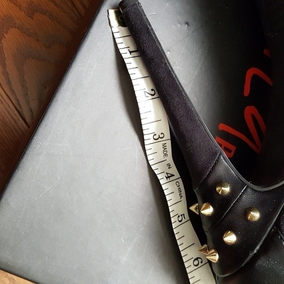 wild pair black heels with spikes. - Picture 7 of 8